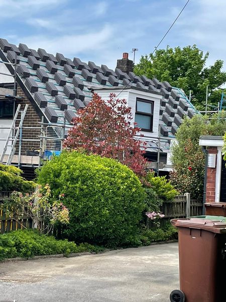 RoofBuildSol's tweet photo. 👉 We specialise in quoting for new roofs and replacement tiles and slate roofs. We will not be BEATEN on price. It cost nothing for that inspection so what have you got to lose. We are fully guaranteed and proud members of Checkatrade. 📲 Mobile: 07979 717221 https://t.co/PUAKbITKVq