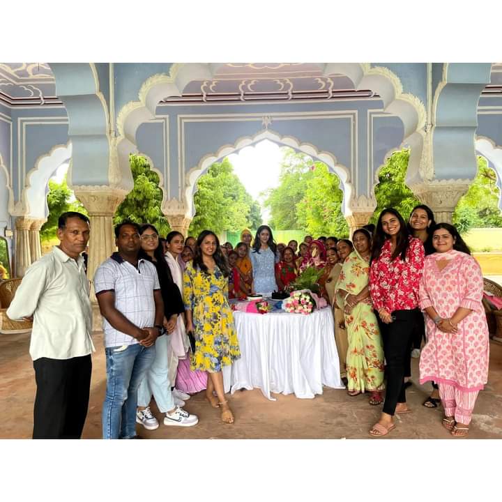 Arvind71050794's tweet photo. Princess Gauravi Kumari ji of Jaipur celebrated her birthday at Badal Mahal.
Happy Birthday Princess Gauravi.
#PrincessGauraviKumari
#HappyBirthday #TheCityPalaceJaipur #ThePDKFStore @KumariDiya #princess #jaipur #rajasthan https://t.co/N8iWsooiLk