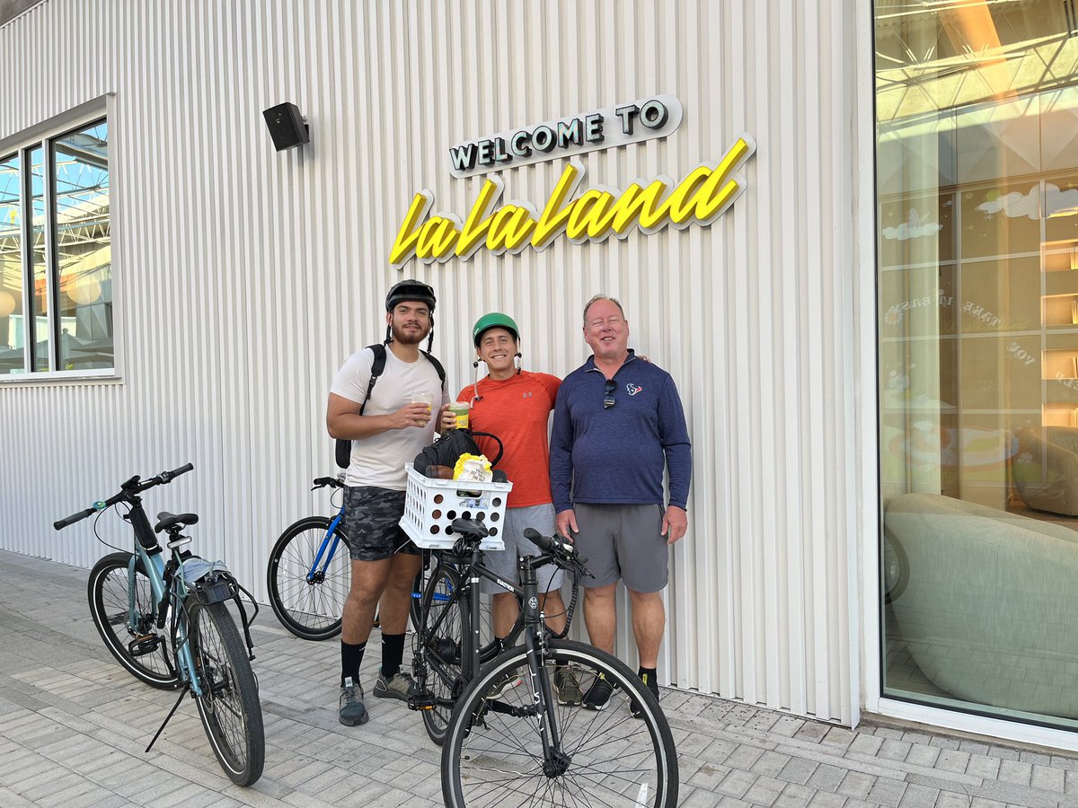 Thanks to everyone who came out to celebrate #WorldCarFreeDay with a ride on the inaugural #HoustonBikeBus routes!