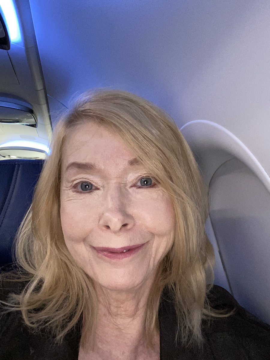LynnLynnlowry's tweet image. On the plane to Shawna Shea Film Festival to see lots of amazing films including GUNS OF EDEN and MODEL HUNGER and receiving a LIFETIME ACHIEVEMENT AWARD. WHOOP!