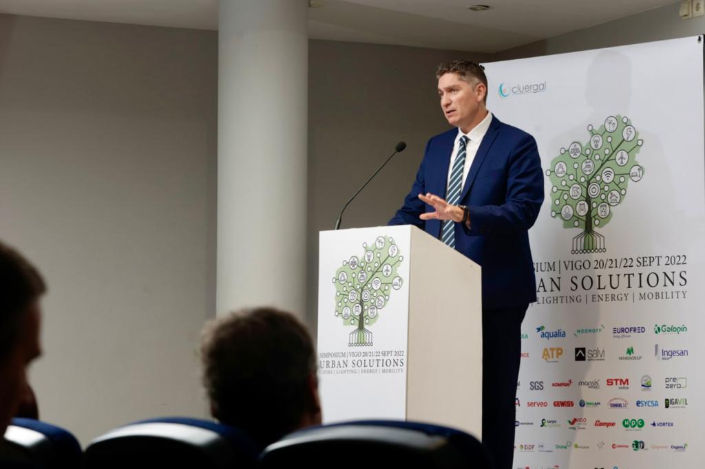 UrbanSimposium's tweet photo. Miguel Ángel Jurado de Serveo nos habla sobre herramientas para el control de la medición del alumbrado público.

@Serveo_com 
#UrbanSimposium https://t.co/xTXuauhd3M