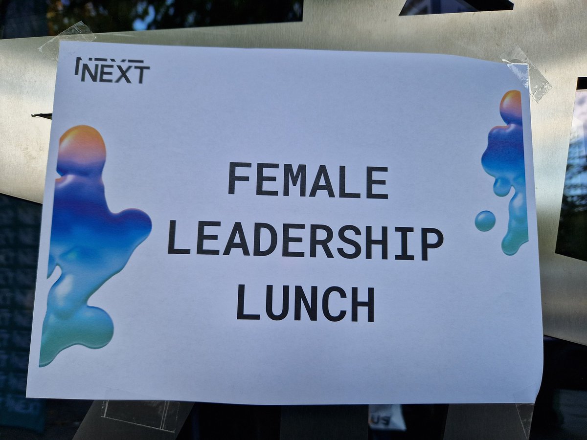 AKRA_Hamburg's tweet image. Tolle Atmosphäre beim #NEXT22 Female Leaders Lunch mit super-leckerem Catering von der Hobenköök.
#NEXT22