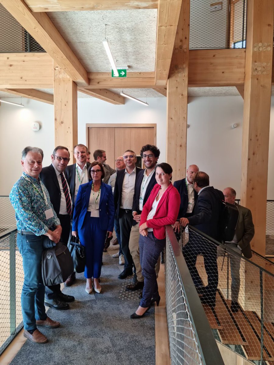 Visite du nouveau siège de l’⁦<a href="/ONF_Officiel/">Office national des forêts</a>⁩ avec les collègues de la filière forêt bois 🌳🪵⁦<a href="/franceboisforet/">France Bois Forêt</a>⁩ ⁦<a href="/fncofor/">FNCOFOR</a>⁩ ⁦<a href="/FiboisFrance/">FIBOIS FRANCE</a>⁩ ⁦@fransylva_paris⁩ ⁦⁦<a href="/Actudifc/">CRPF</a>⁩ 
Un ouvrage magnifique qui relève la magie du bois !
