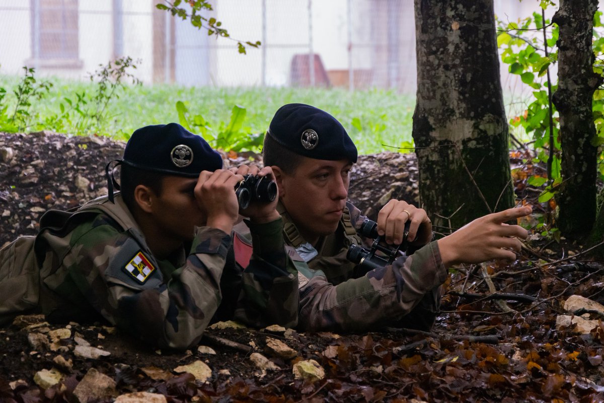 1reDivision's tweet image. 📸#JeudiPhoto
La meilleur façon d’apprendre, c’est d’être sur le terrain pour pouvoir atteindre ses objectifs ! 

Forger l’avenir ! #CFIM #3eRCA
#NosJeunesOps