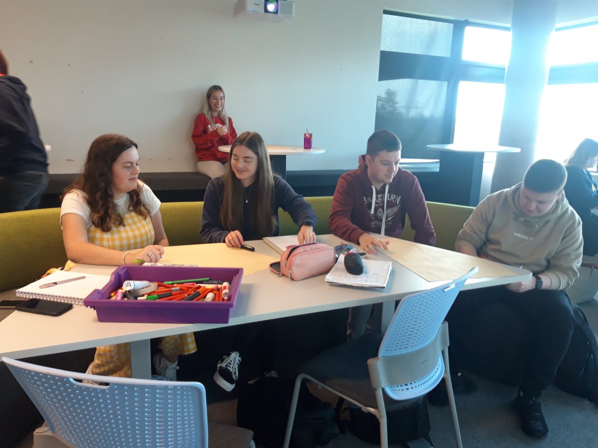 WendyBr69132924's tweet photo. @BAPrimaryUSW a great session today with PGCE student in LLC @BAEducationUSW @it_primarysal https://t.co/e02vCtLJWn