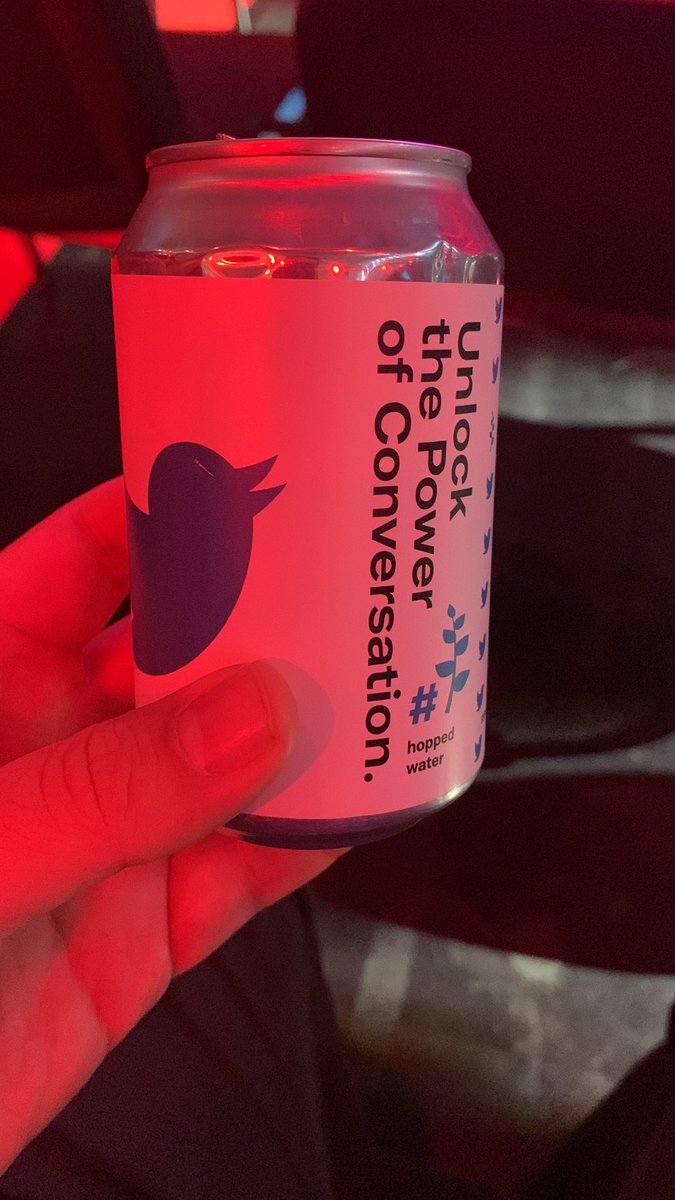 Hey @TwitterMktgDACH - wie läuft das bei euch so mit der Nachhaltigkeit? Wasser aus Dosen aus Bulgarien? Cool. #DMEXCO22 #ConversationCube <a href="/dmexco/">DMEXCO</a> #