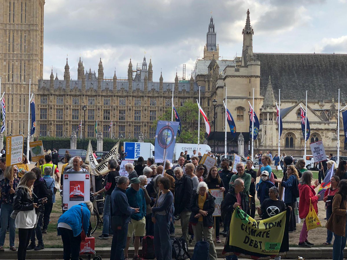 christian_aid's tweet photo. We've arrived at parliament square to continue our vigil. Expecting speeches shortly.
#PayUp4LossAndDamage https://t.co/Oig3E3mfjS