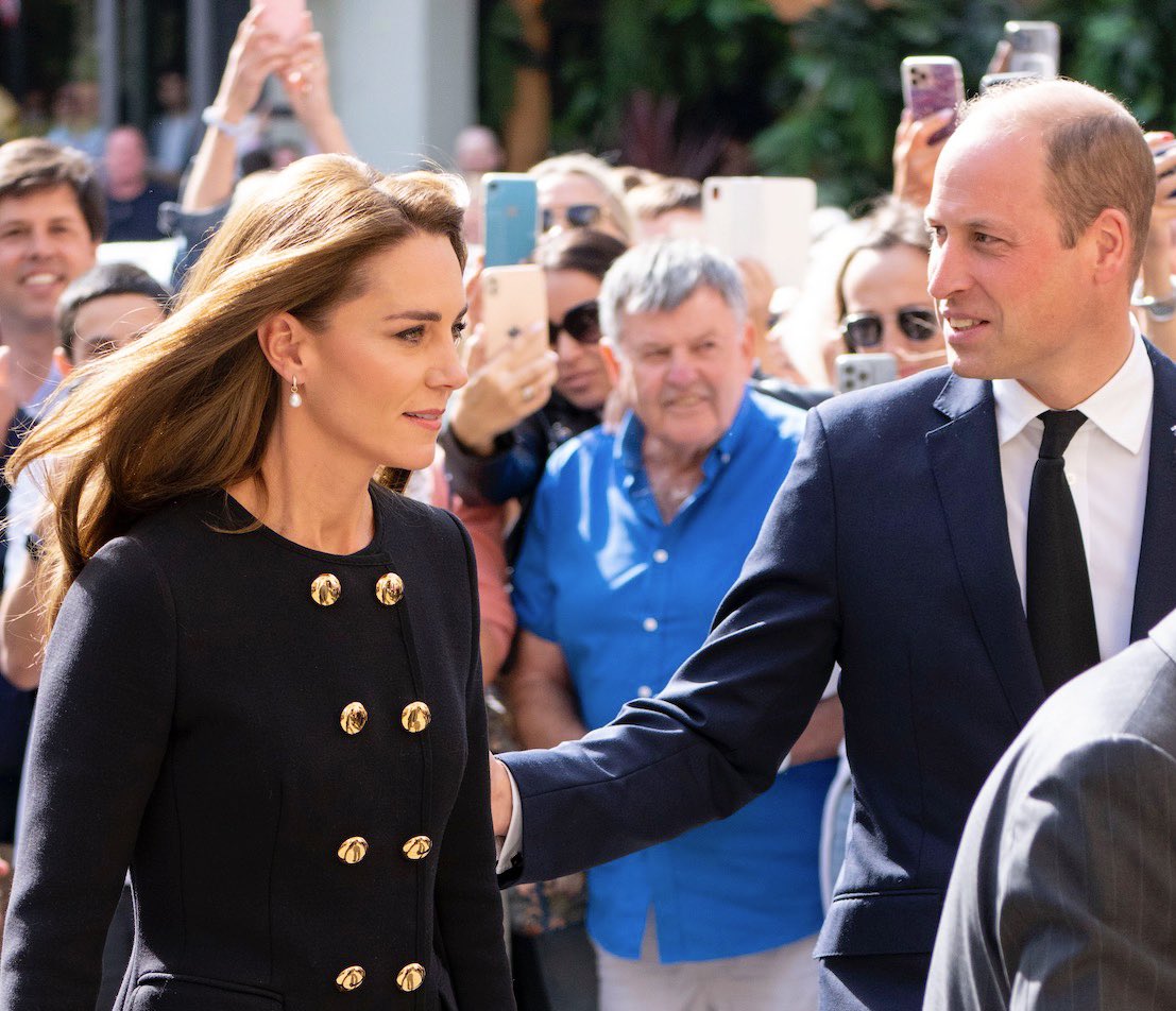 RoyallyBelle_'s tweet photo. The Prince and Princess of Wales arriving at Windsor to thank staff and volunteers involved in the Queen’s funeral!🖤 https://t.co/tmvHnhV5NV