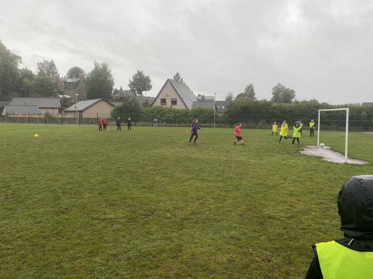 Whitehillsps's tweet image. The rain didn’t stop us having lots of fun playing banana tig and chase football during our football taster session with Owen.  @ForfarCommunityFT #P4H #BEST