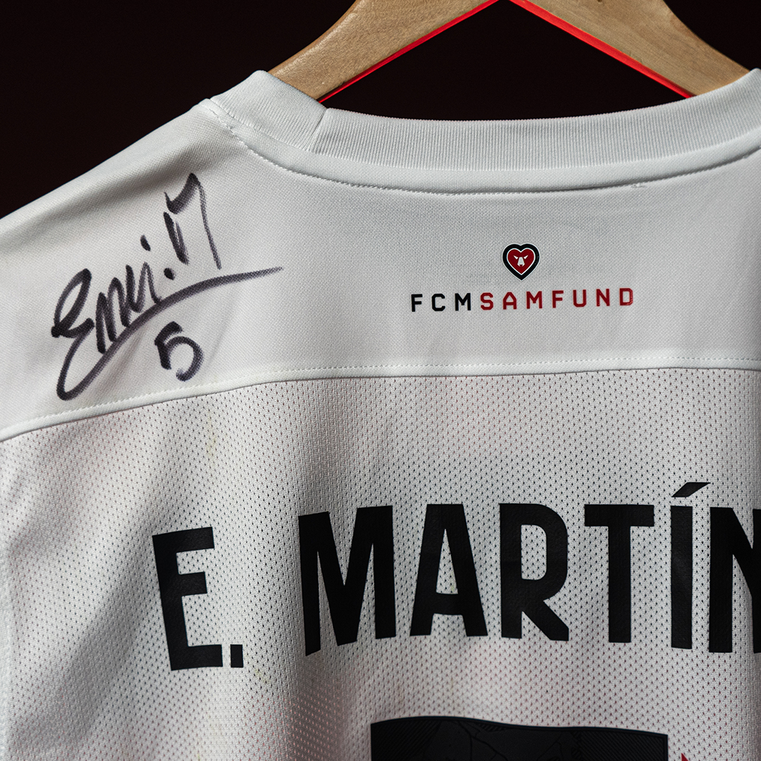 fcmidtjylland's tweet photo. Der er to dage tilbage af auktionen af vores matchworn spillertrøjer i den historiske 5-1 sejr mod Lazio ⭐

Pengene fra auktionen går til arbejdet for børn og unge i FCM Samfund.

#FCMLAZ
