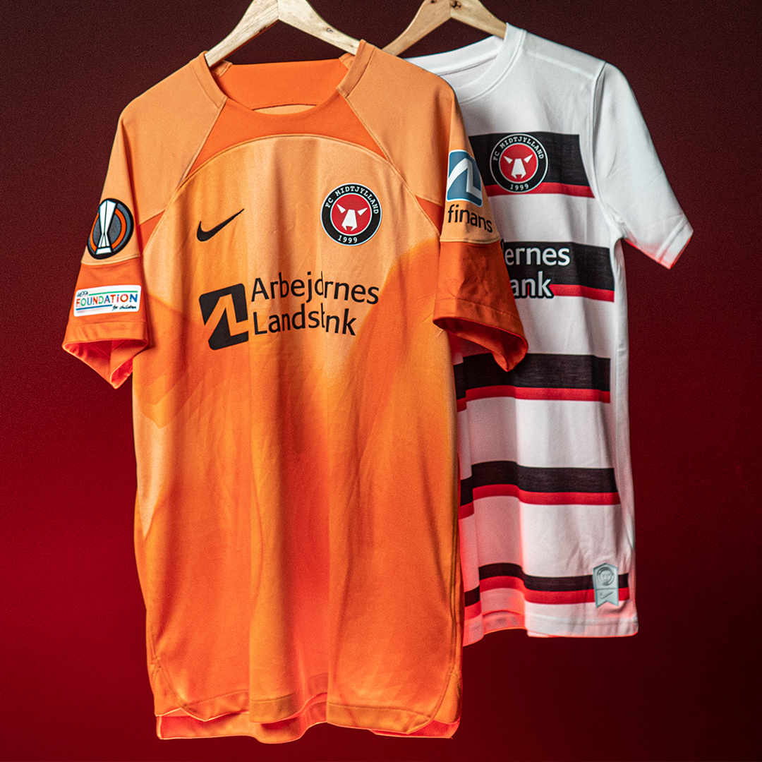 fcmidtjylland's tweet photo. Der er to dage tilbage af auktionen af vores matchworn spillertrøjer i den historiske 5-1 sejr mod Lazio ⭐

Pengene fra auktionen går til arbejdet for børn og unge i FCM Samfund.

#FCMLAZ
