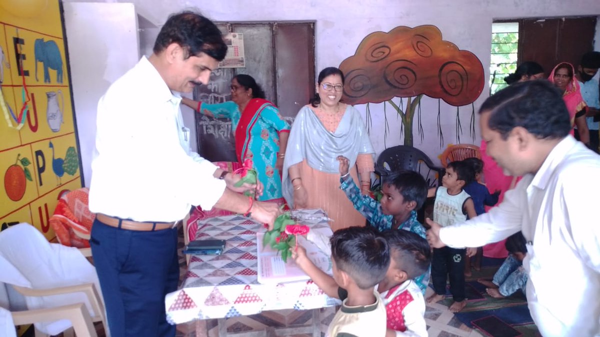 मुख्य विकास अधिकारी महोदय लखीमपुर खीरी द्वारा आज दिनांक 22/09/22 को स्वस्थ बालक बालिका प्रतियोगिता का उद्घाटन किया गया और बालक बालिका की वृद्धि निगरानी ,पोषण एवं स्वास्थ्य के बारे में उनके अभिभावकों को जागरूक किया गया। 
<a href="/DmKheri/">DM LAKHIMPUR KHERI</a>  <a href="/CLakhimpur/">CDO Lakhimpur</a> <a href="/PoshanAbhiyaan/">Poshan Abhiyaan</a> <a href="/icds_up/">बाल विकास विभाग</a> 
<a href="/CMOfficeUP/">CM Office, GoUP</a>