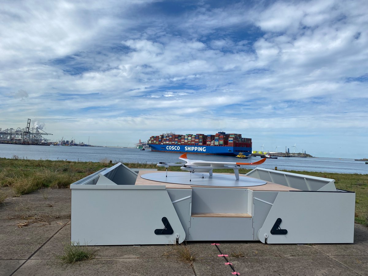 We are excited that our Aera 3 performed her first #BVLOS flight with takeoff from the docking station at the Port of Rotterdam! Weekly flights are scheduled to test how the camera footage can be of additional value to the already existing camera network🚢
#drones4good #UAV