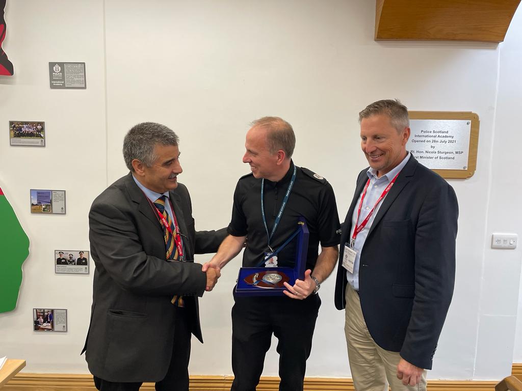 INTERPOL_STADIA's tweet photo. 🚨10,000 police were deployed on the busiest day of COP26, @PoliceScotland's largest ever security operation!
#ProjectStadia was delighted to be hosted in🏴 for a debriefing. Lessons learned will support INTERPOL member countries in the delivery of safe & secure major events. https://t.co/yyWztrK8ur