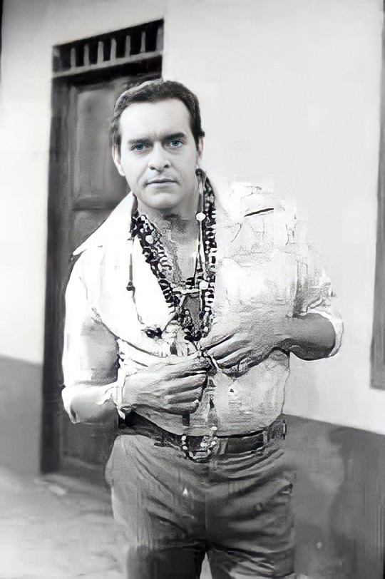 Hoy cumpliría 87 años este célebre comediante, fundador de la Radio Rochela. Nos dejó en el 2018 QEPD ¿Lo identifican?