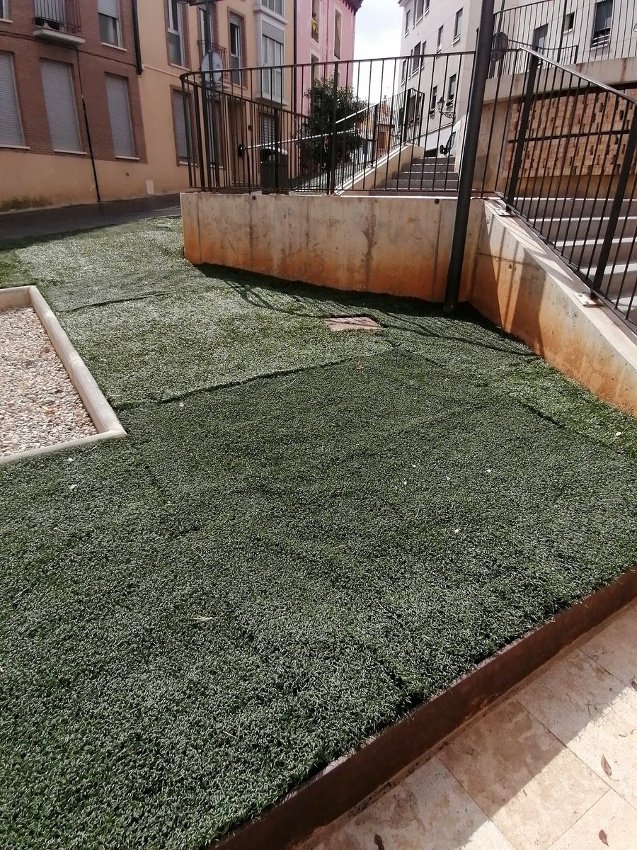 LuisBandrs's tweet photo. Inaugurado ayer, ¿los acabados no podrían ser un poco mas finos?
@aytohuesca @Huesca_LaMagia

https://t.co/HVk4VV17hi https://t.co/H29F2p4kuO