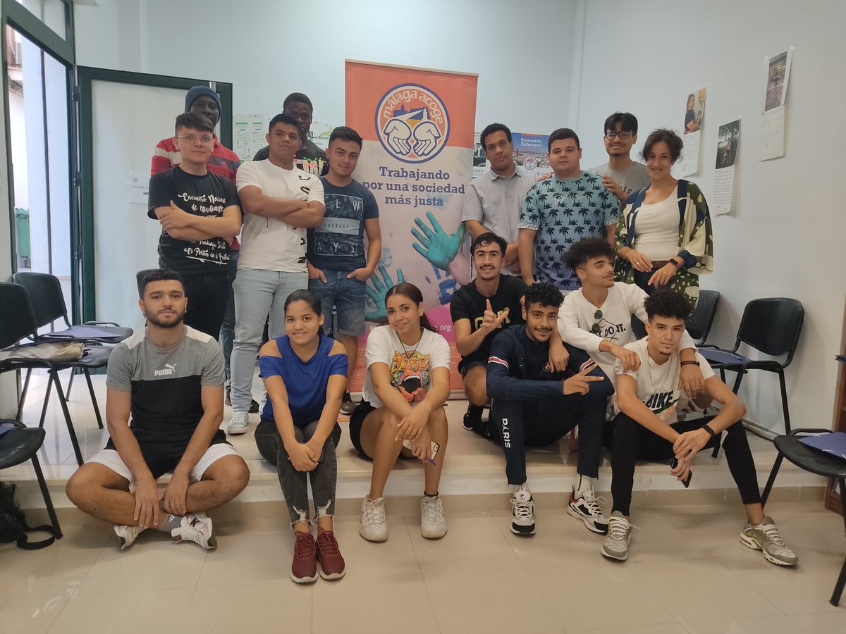 MalagaAcoge's tweet photo. Quince jóvenes comenzaron esta semana en #Antequera una acción formativa de Auxiliar de Comercio y Almacén que incluirá prácticas formativas en diferentes empresas de la zona.
Es una formación del programa #IncorporaJoven de #IncorporaFunLaCaixa impulsado por @funlacaixa. https://t.co/mXqKs1o4Yf
