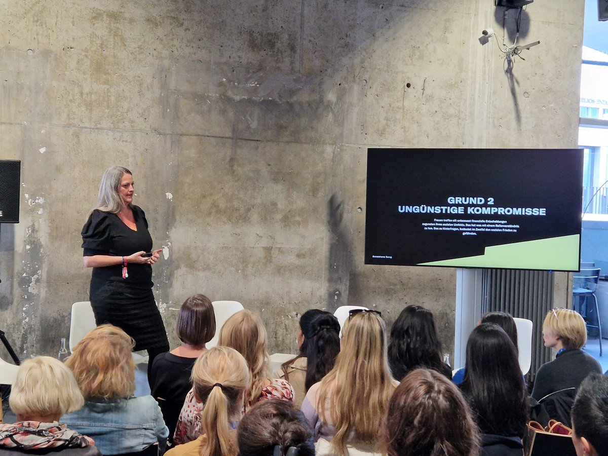 Thema beim #NEXT22 Female Leadership Lunch: Frauen und Geld. Lilith Wacker, Business Anthropologist bei <a href="/AccentureSong/">Accenture Song</a> führt in das Thema ein.
#NEXT22