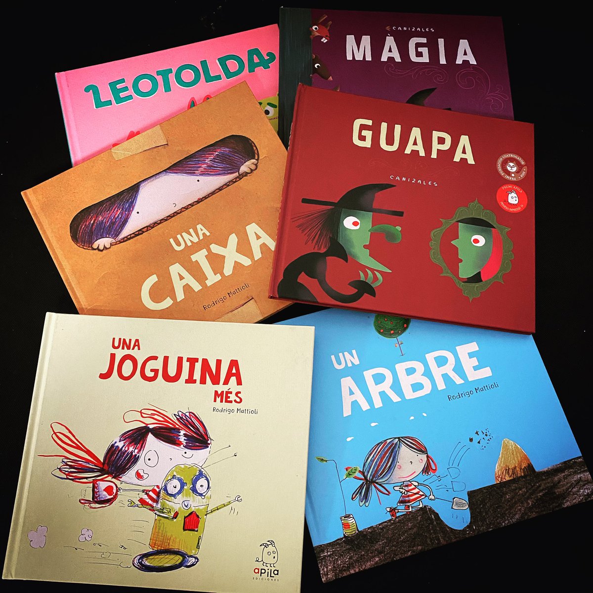 giroglific's tweet photo. Que bonic és vendre a la teva llibreria alguns dels llibres que has traduït ❤️
#Infantil #Apila #Traductora https://t.co/W70rAUKWLj