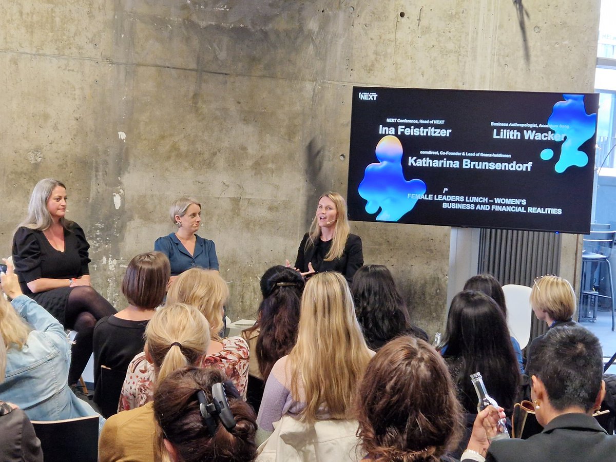 Und jetzt Diskussion mit <a href="/Katharinabrdorf/">Katharina Brunsendorf</a> aka <a href="/finanzheldinnen/">finanz-heldinnen</a> (u.a.). 
#NEXT22