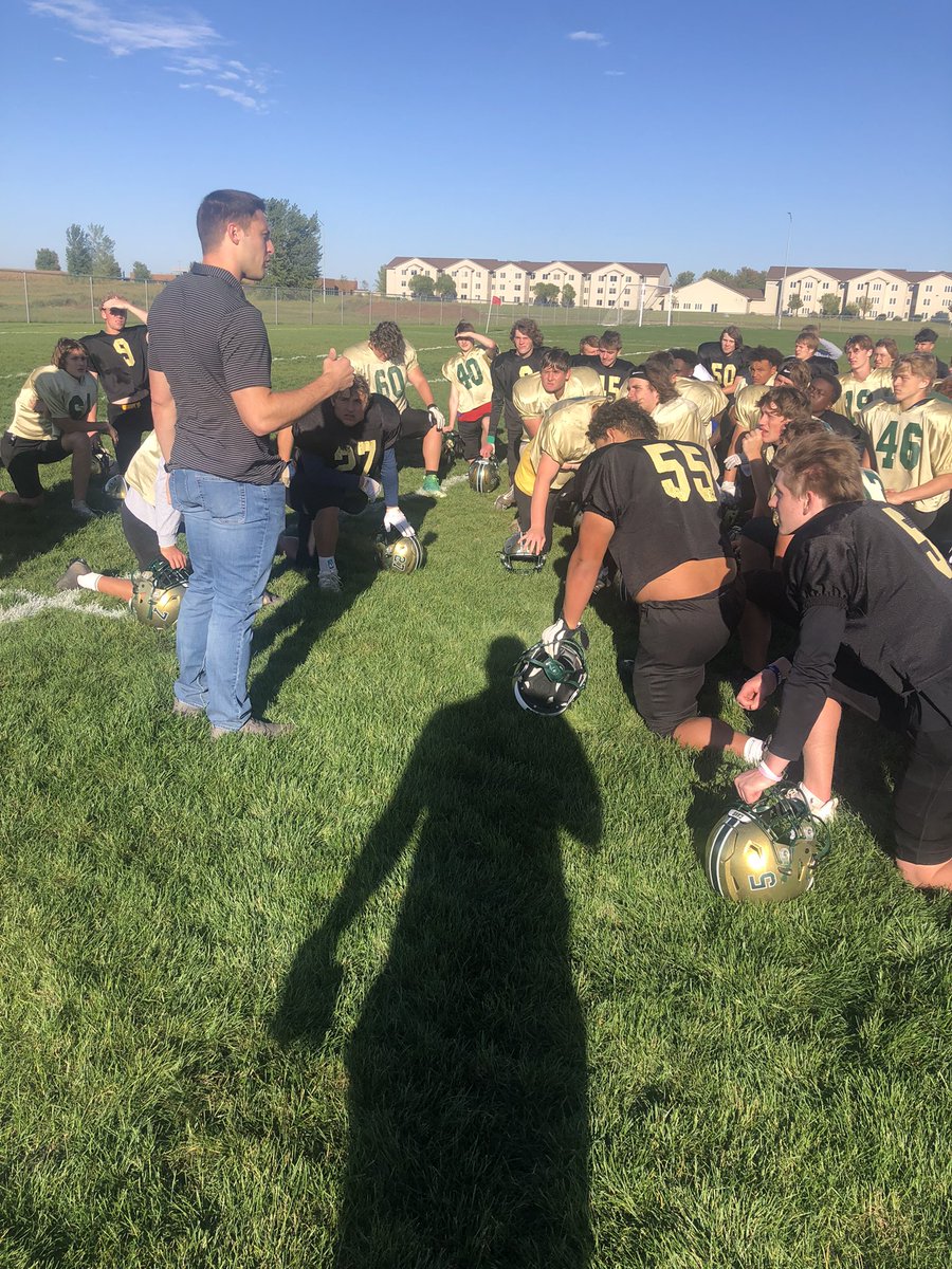 SFJeffersonFB's tweet photo. Great to have Zach Zenner stop by practice yesterday to talk with our team! #LittleThings 
@zenner31 
@GoJacksFB https://t.co/9IPBP6cM2M