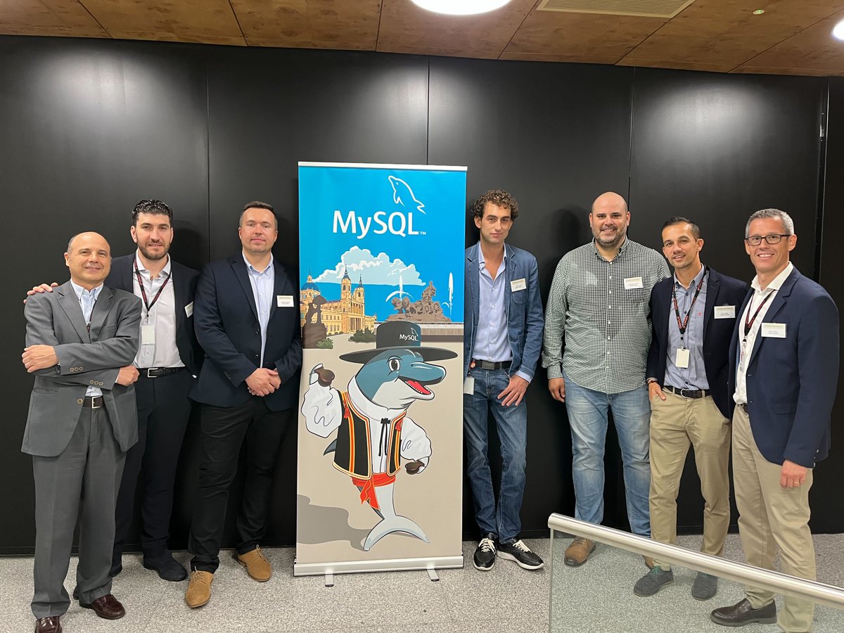 [MySQL Day Madrid] Full house. Thanks to the Universidad Complutense de Madrid for the testimonial and to the Spanish dolphins for managing the event. #MySQL #MySQLHeatWave #Madrid