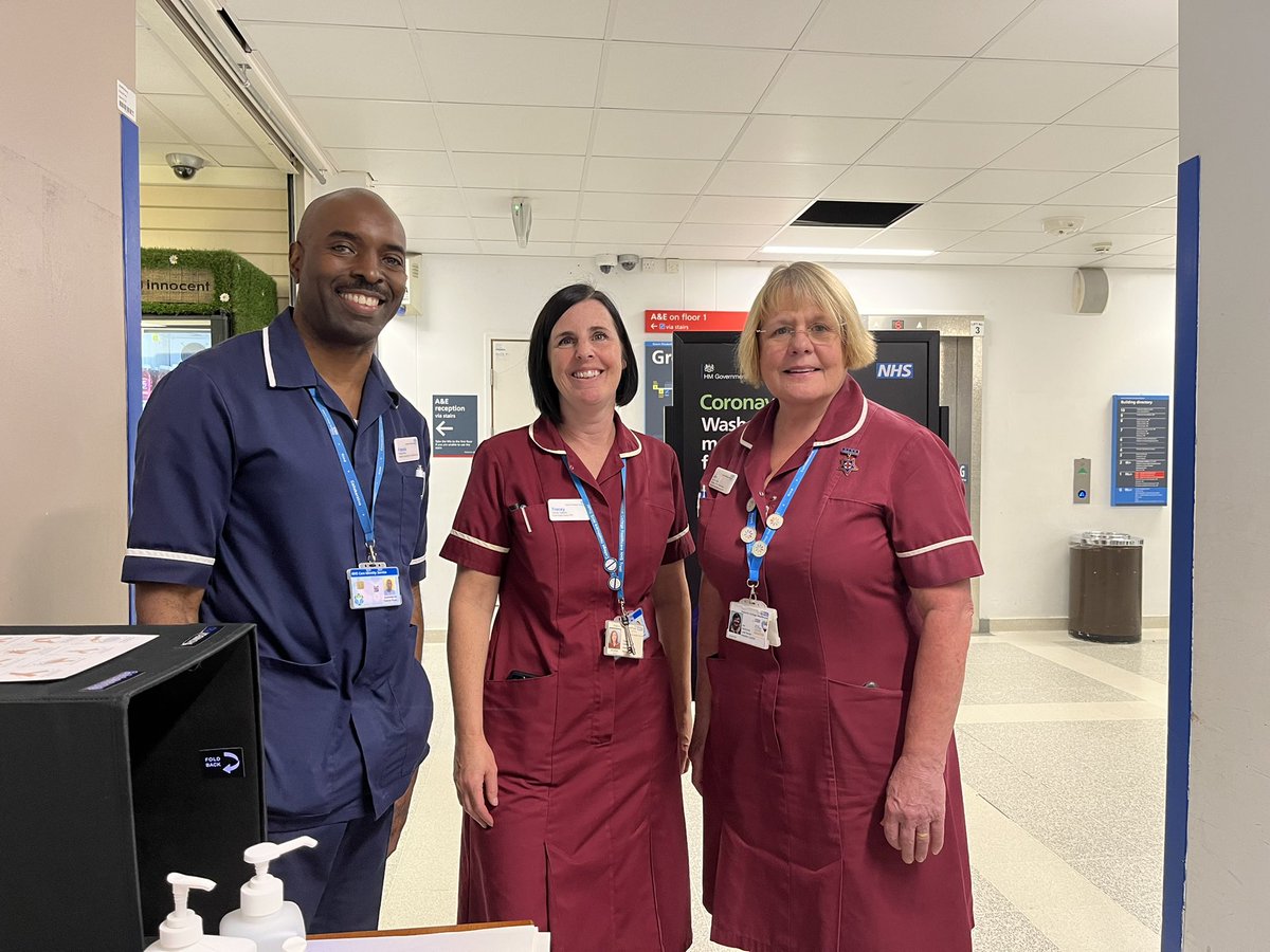TraceyGalletly's tweet photo. Promoting patient safety on #WorldPatientSafetyDay Sharing infection control and vascular access knowledge and engaging with our patients and staff. #imperial @Imperialpeople @jan_hitchcock @SigsworthJanice @cleonvillapalos @Francis53046384 https://t.co/czRTLJpGh7