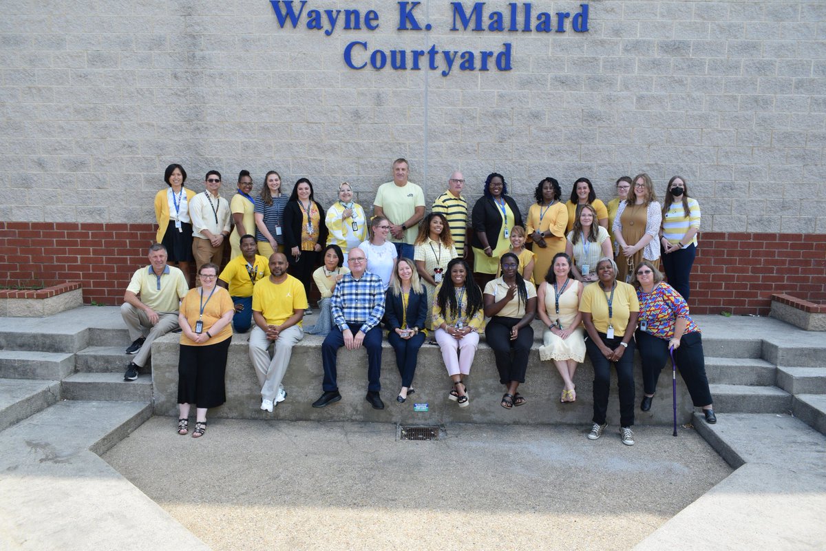 Thank you to all of the faculty, staff, and students that wore yellow earlier this week to support Suicide Awareness Month 💛💛 If you or someone you know is struggling with depression or suicidal thoughts, please reach out to your school counselor or another trusted adult. 💛💛