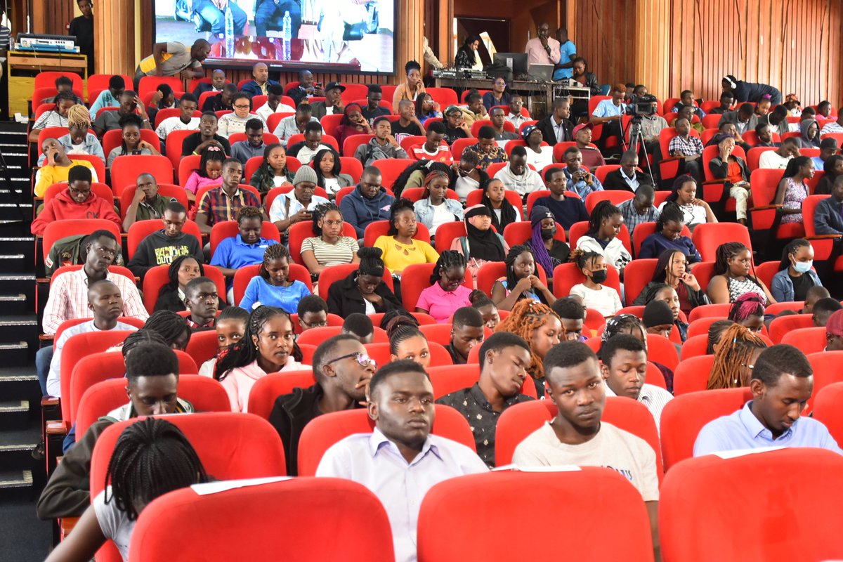 uonbi's tweet photo. This is a good journey but  it requires dedication and commitment - @UoNDvcaa 
#WeAreUoN #karibuUoN https://t.co/yfR7uGvtAG