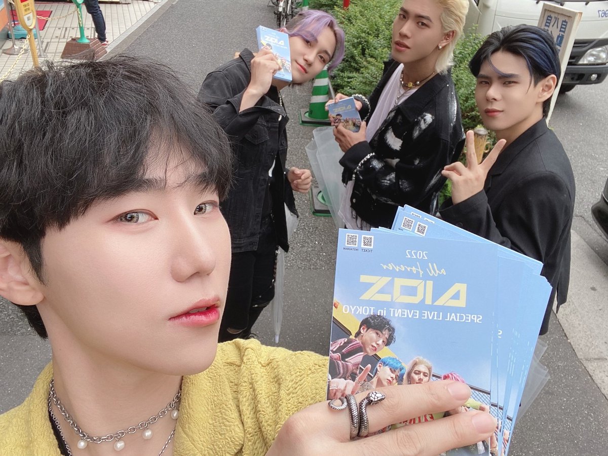 FCLIVE_official's tweet photo. #DIOS
SPECIAL LIVE EVENT in TOKYO

明日9/23(祝・金)の公演は15時〜
当日券もございます🫶

💗💗9月中-無料DAYです💗💗

まだDIOSの公演に来たことない方はこの機会に是非来てくださいね😝

📍東京 K-SQUARE 
🔗 https://t.co/DoYsouz5RE
公演詳細はサイトを✔️👀

#디오스 https://t.co/FKm8ztVJ7X