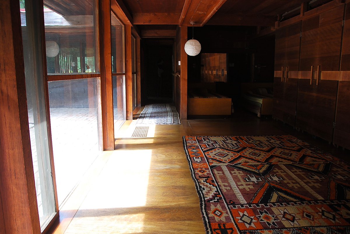 Paul Schweikher incorporated passive solar design to help heat the sleeping wing of his own house in 1938. The sun enters the bedroom further everyday until the winter solstice, as it descends lower into the winter sky in the northern hemisphere.

Photo from #autumnequinox, 2019.