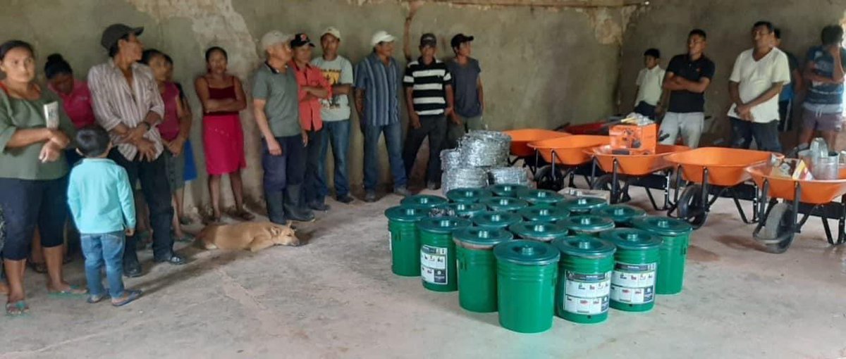 Plomo19792's tweet photo. Gobierno Sandinista a través del MEFCCA entregó equipos de trabajo y herramientas, a familias productoras del municipio San José de Cusmapa, Madriz.

#Nicaragua
#PatriaBenditayLibre

@lavozsandinista @VivaNicaragua13 @el19digital @Canal2Nicaragua @MefccaMadriz https://t.co/BE21LfMNy9