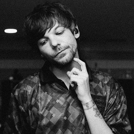 emsfinewalls's tweet image. HAPPY HAPPY HAPPIEST BIRTHDAY @followtheesun ! 🤍🏁⚓🌻🐝🤍
Love you bunches Tobi and I don't have enough words to describe how special you are to me! YOU ARE AMAZING! May all your wishes come true! Love love love you! #bubblelove