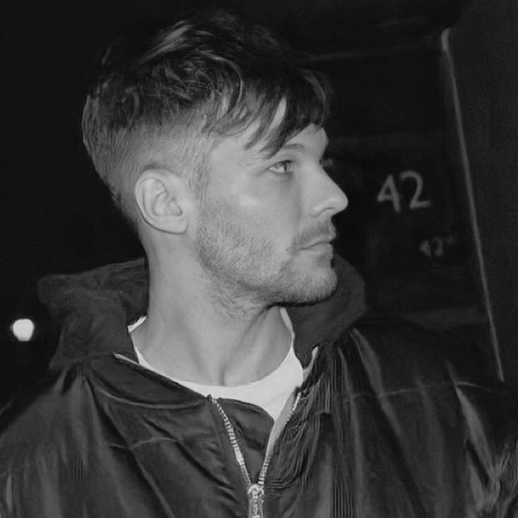 emsfinewalls's tweet image. HAPPY HAPPY HAPPIEST BIRTHDAY @followtheesun ! 🤍🏁⚓🌻🐝🤍
Love you bunches Tobi and I don't have enough words to describe how special you are to me! YOU ARE AMAZING! May all your wishes come true! Love love love you! #bubblelove