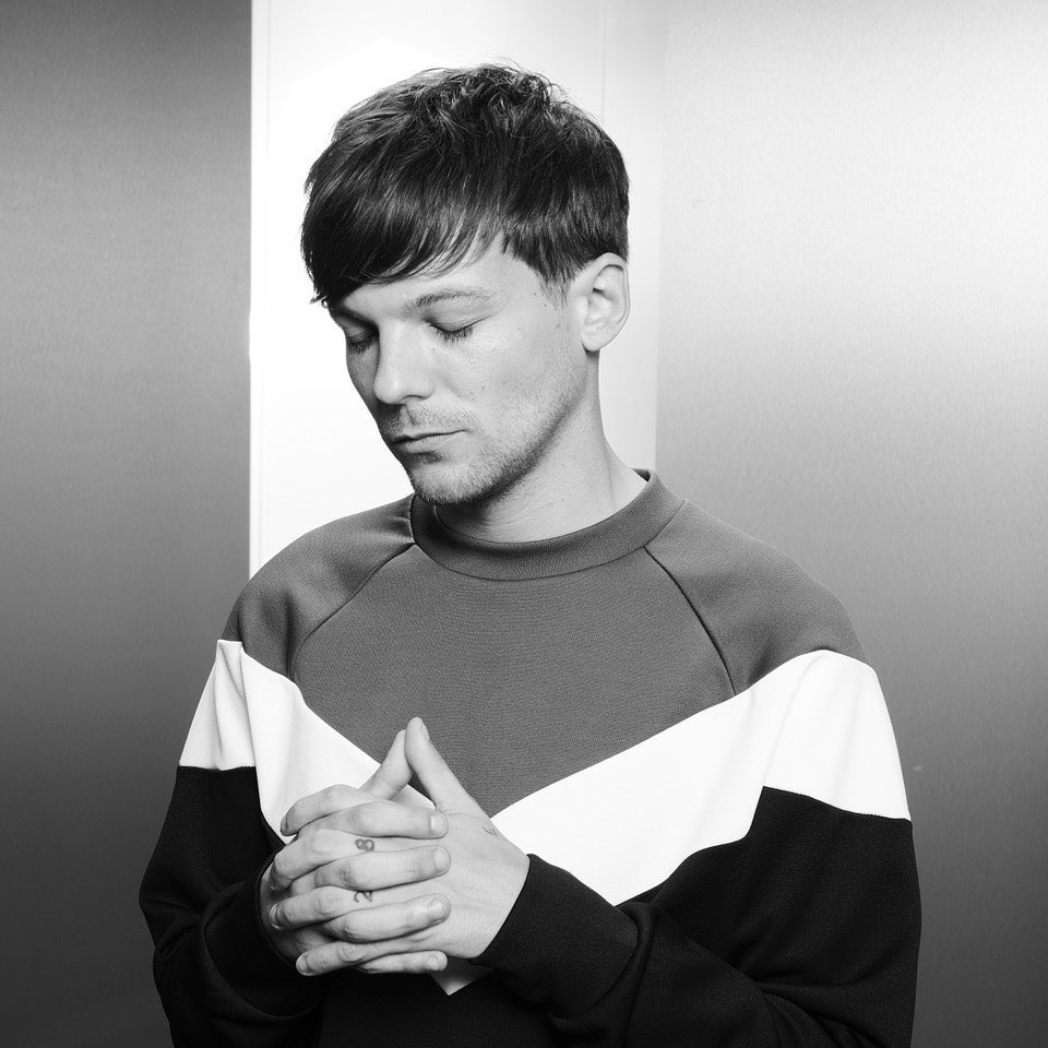 emsfinewalls's tweet image. HAPPY HAPPY HAPPIEST BIRTHDAY @followtheesun ! 🤍🏁⚓🌻🐝🤍
Love you bunches Tobi and I don't have enough words to describe how special you are to me! YOU ARE AMAZING! May all your wishes come true! Love love love you! #bubblelove