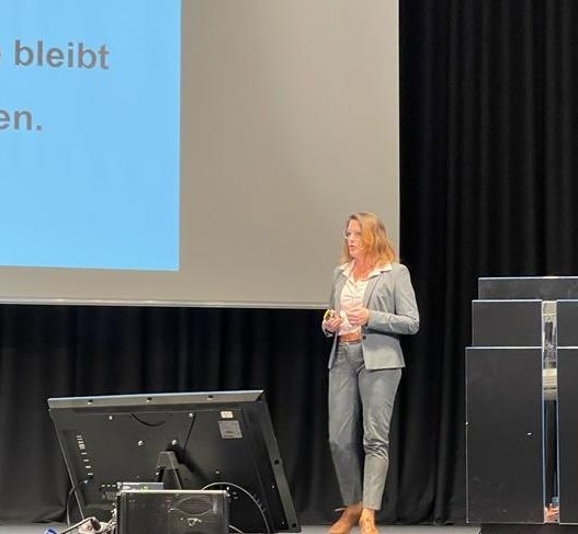 Doerthe_Liebsch's tweet photo. OP-Management-Kongress
auch zum Thema Entlastung im OP.
Vielen Dank an alle Organisatoren, #VOPM für einen wertvollen Austausch und das Kennenlernen vieler toller Kolleginnen und Kollegen. https://t.co/FnrZot0pFC