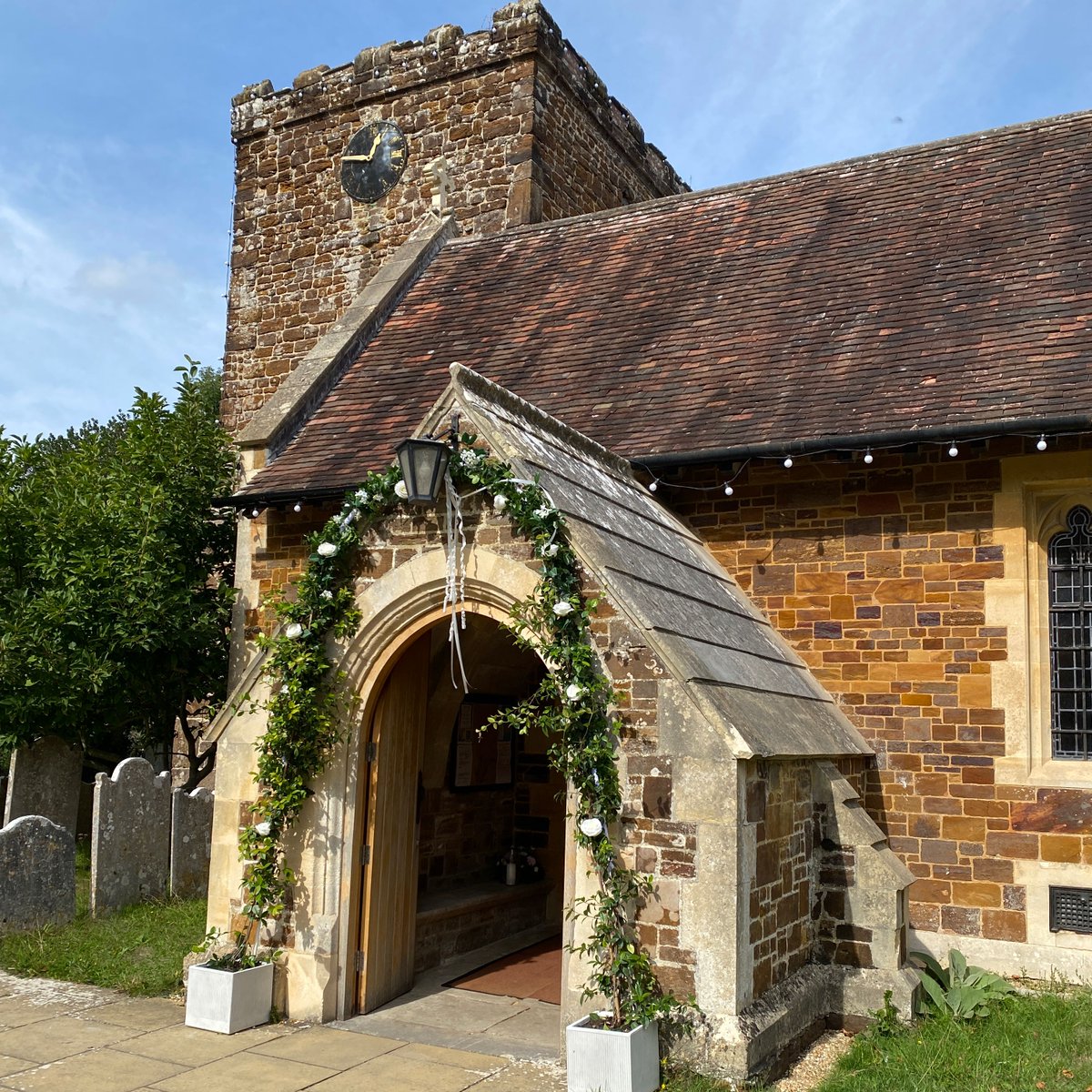 standrewskinson's tweet photo. What a great day for a wedding @standrewskinson #congrats #weddings ##kinson https://t.co/LzdiTM7f6P
