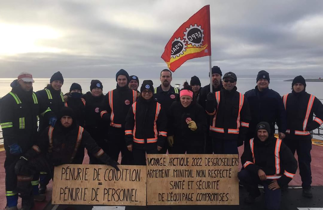L’emblématique navire Des Groseilliers de la Garde côtière canadienne est présentement immobilisé à Resolute Bay au Nunavut. Par manque de personnel, le navire n’est plus opérationnel. Nos membres déjà présents risquent d’y être coincés. (1/2)