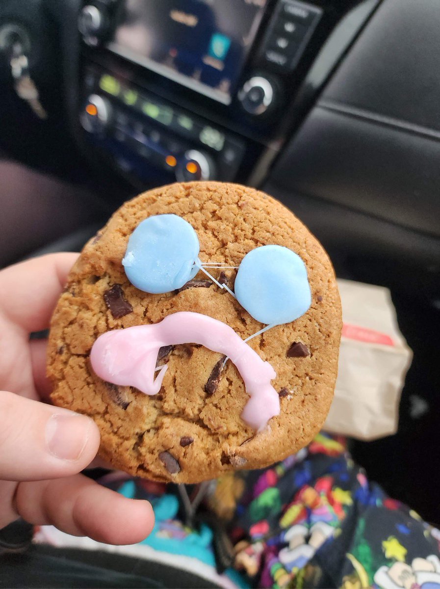 709amy's tweet photo. My friend’s smile cookie was not pleased it isn’t Friday yet 😂
@TimHortons  #SmileCookie #cookiefail #yyt https://t.co/G07WsNpHE4