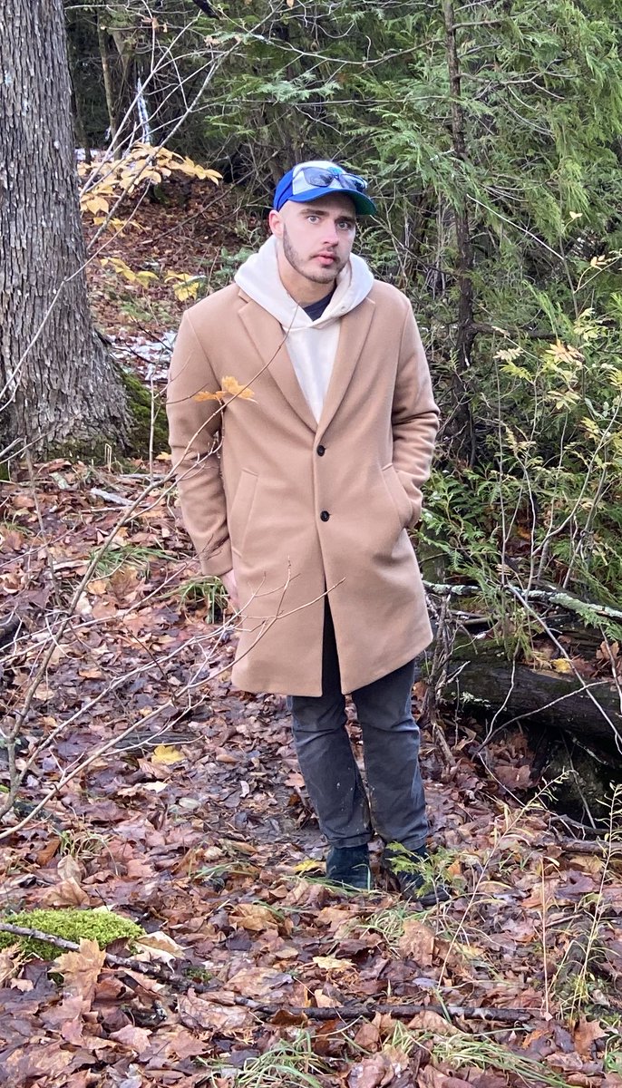 HuntersTwitAcc's tweet photo. I am a 25 year old Ontario born and raised boy who has had his view of the world turned pessimistic by the powers in charge of this country and how they treat people’s medical freedoms. Please share so we can come together and fight for freedoms! #TrudeauMustGo #TrudeauResign https://t.co/gv5keeKsIk