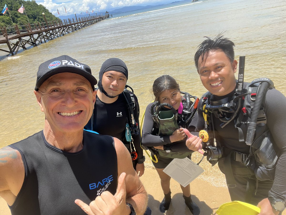 divedownbelow's tweet image. Checkin out the 24skills workshop with these awesome dudes in the #idc #instructordevelopmentcourse #funinthesun #downbelowdivecentre #padi #platinumcd #livingthedream