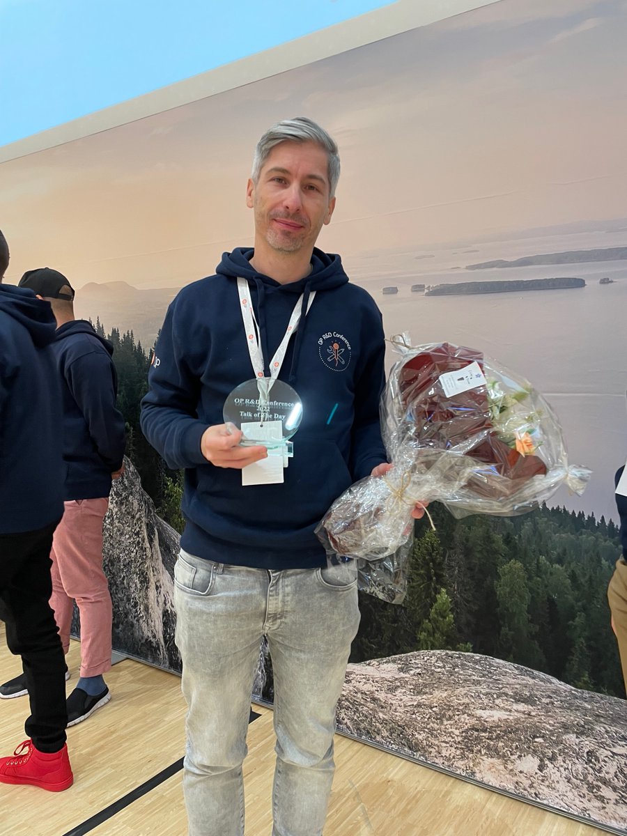 OP_Pohjola's tweet photo. #InnovationWeek22 ohjelmaan kuuluu R&D Conference, jossa jaetaan tiimien oppeja ja onnistumisia innovaatioista.
Parhaaksi puheeksi tiimit äänestivät tänä vuonna OP Labin Lead Developer Michal Olczakin puheen Cult(ure) of Innovation.
Valtavat onnittelut voittajalle! 🧡 https://t.co/7eS43U6ifi