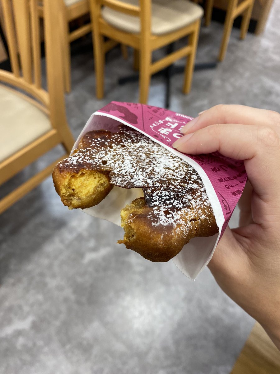 Tanuki_queen's tweet photo. Mister donuts Sweet Potatoes series is delish 🥰🍠
#ミスタードーナツ の焼き芋シリーズ美味しい！

#さつまいも #Japanese #Japan #japanfood https://t.co/ZlTIjpHuIb