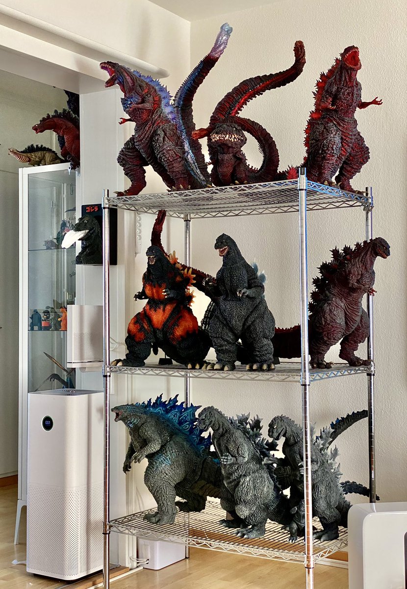 Shin_Gojira_66's tweet photo. OBS「シン・ゴジラ」覚醒版と激赤版、X-Plus「ギガンティック・デフォ・シン-ゴジラ」で模様替え。
装飾のバランスは良くなったと思う😍✨✨
#Collection #コレクション #シン・ゴジラ #GiganticSeries #OBS #EZHobi #XPlus #Kaiyodo https://t.co/Ae8rrN73QR
