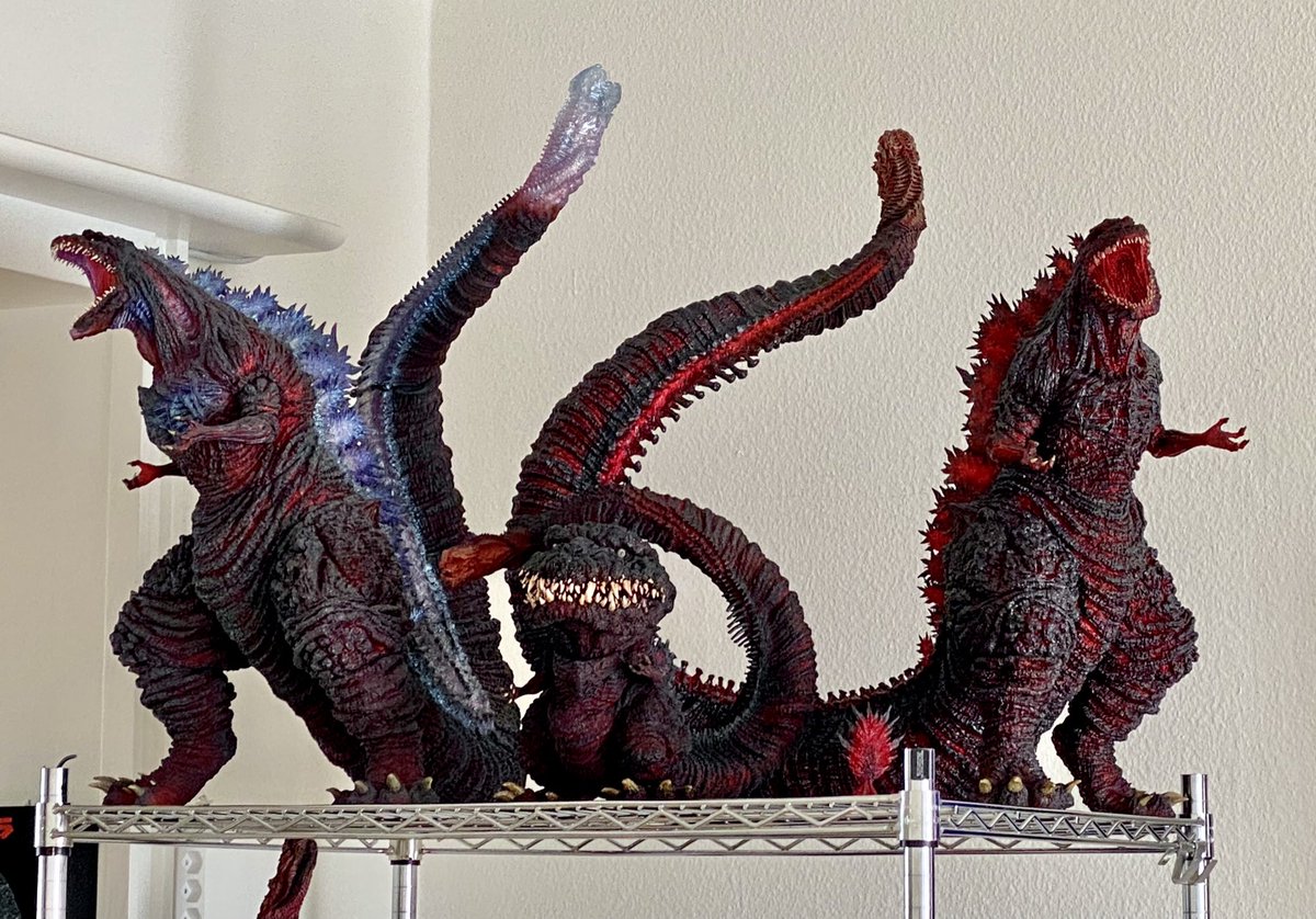 Shin_Gojira_66's tweet photo. OBS「シン・ゴジラ」覚醒版と激赤版、X-Plus「ギガンティック・デフォ・シン-ゴジラ」で模様替え。
装飾のバランスは良くなったと思う😍✨✨
#Collection #コレクション #シン・ゴジラ #GiganticSeries #OBS #EZHobi #XPlus #Kaiyodo https://t.co/Ae8rrN73QR