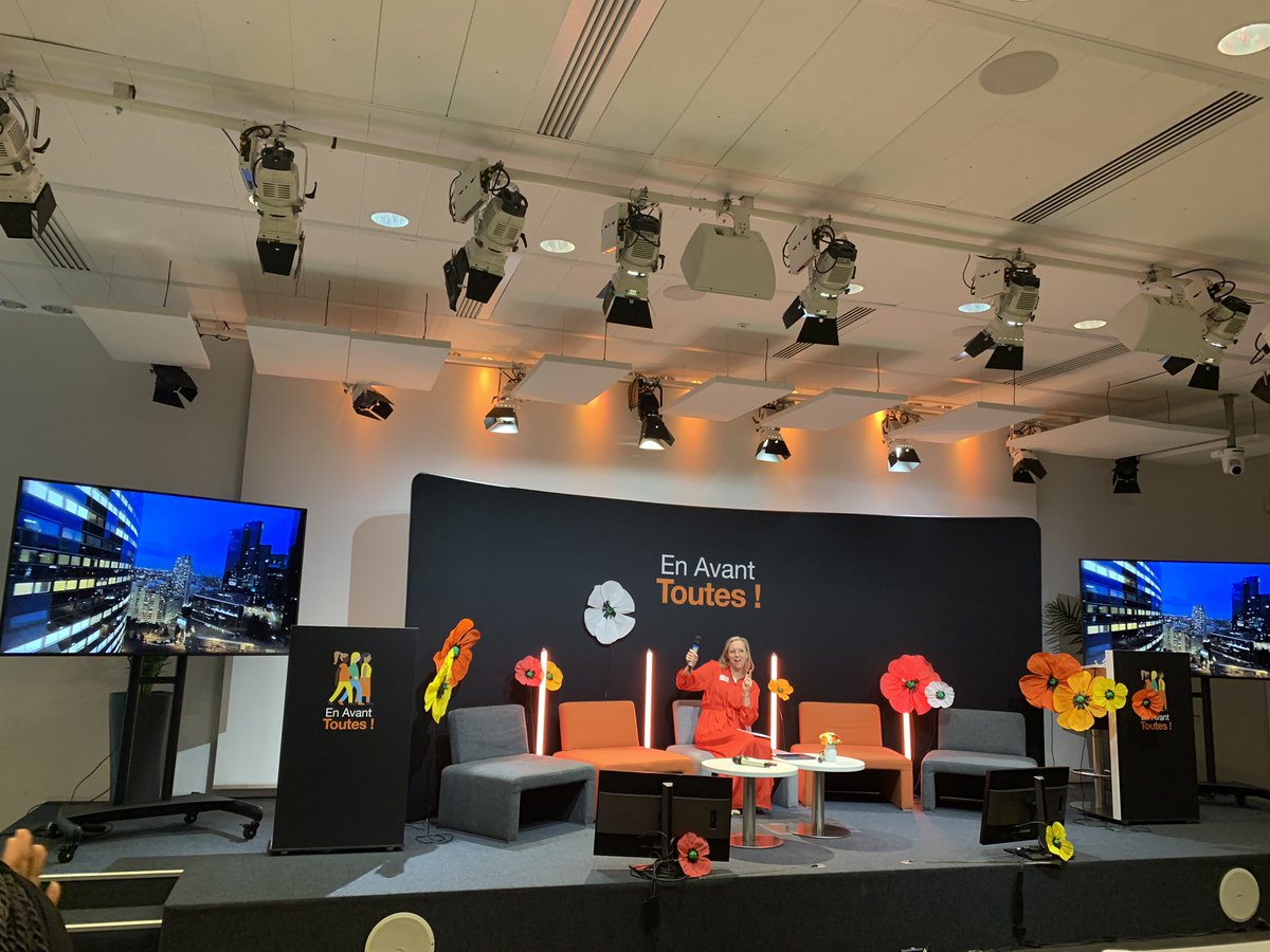 d_antoszkiewicz's tweet photo. C’est parti pour le kick off En Avant Toutes : le programme d’Orange Business Services pour les femmes qui ont de l’audace 😃 #EAT2022 #WomenInTech #PositiveImpact #LifeAtOrange https://t.co/60eLwE5nY5