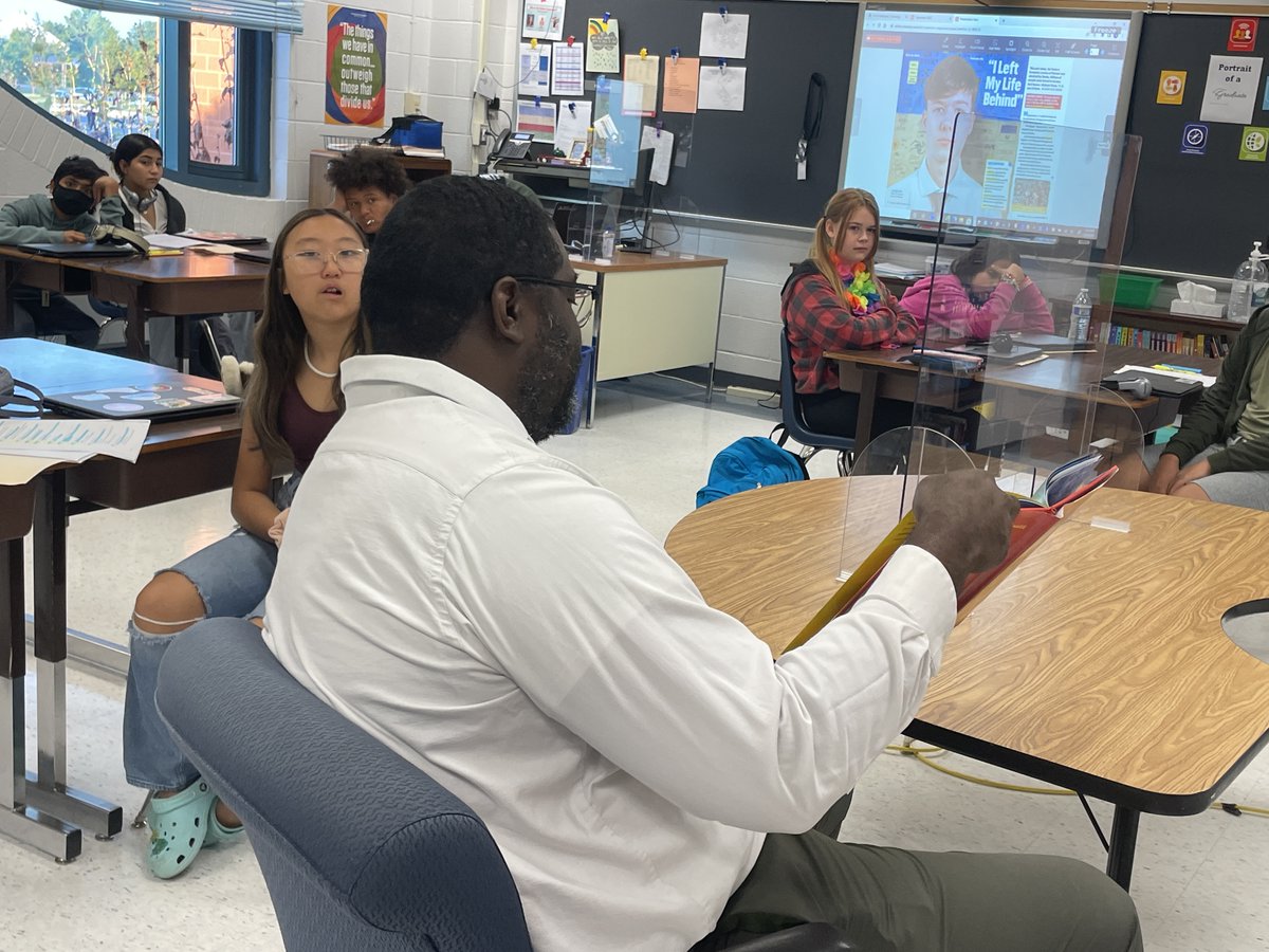 StoneMSReads's tweet photo. Our Community is READING about #community #respect #identity #joy with our Principal Mrs. Williams, @JeremiahDtheAP Thanks for joining us 📚@FCPS_ElemLib @FCPS_LIS @quest4inquiry @StoneMSPanthers https://t.co/ya36vmq0fv
