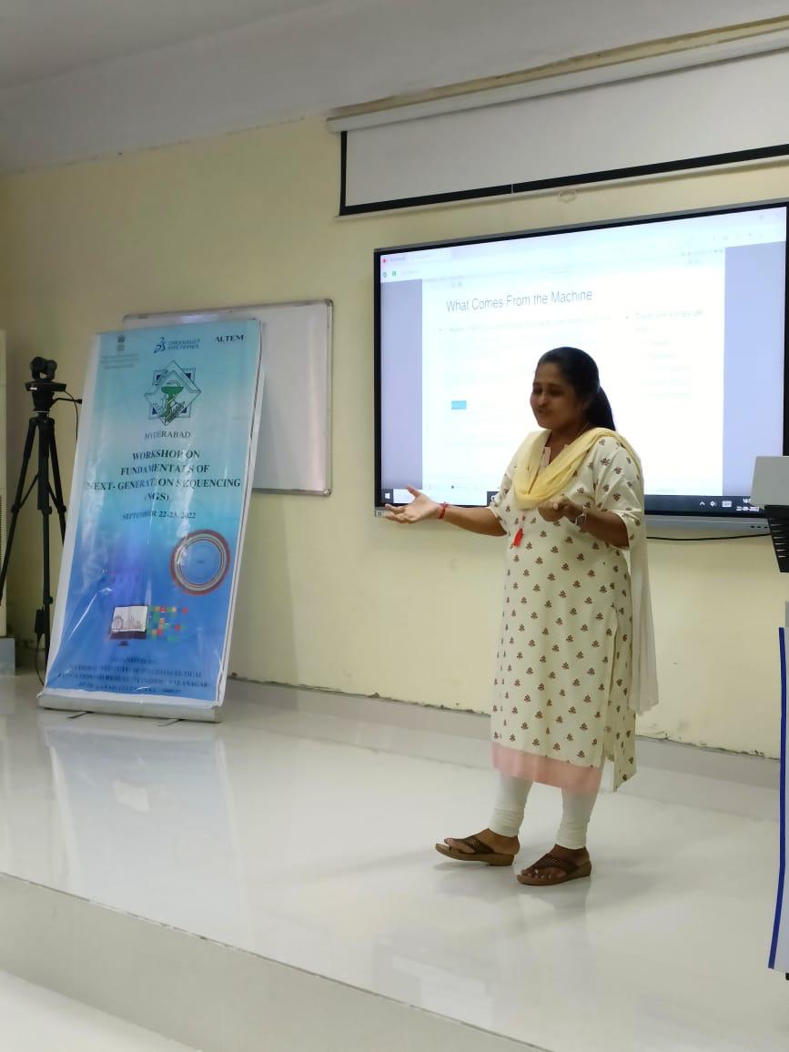 NIPERHyd's tweet photo. Glimpses of Two-Day #Workshop on Fundamentals of #Nextgeneration sequencing #NGS organized by Department of #Pharmacoinformatics @NIPERHyd & @iALTEM (P) Ltd.
@Pharmadept @mansukhmandviya @OfficeOf_MM @bhagwantkhuba @rajneeshtingal #Sequencing #NextGenSequencing https://t.co/QtExJ6exED