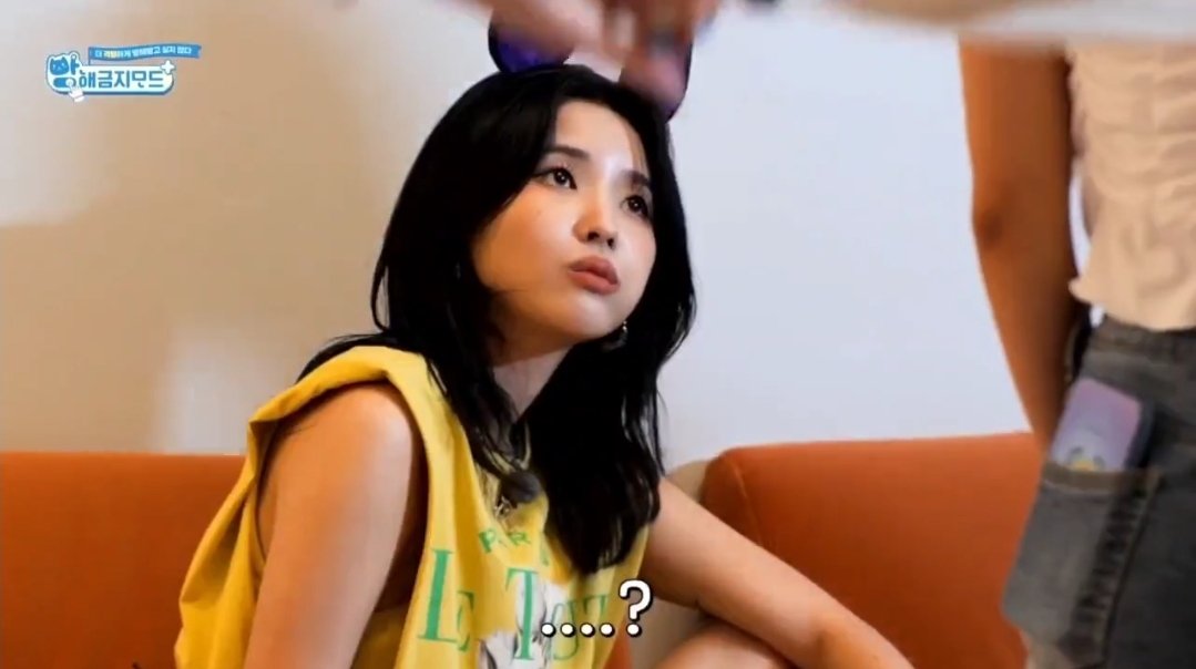 #여자아이들_방금모플러스 
진짜 볼 수록 귀여워요 ㅠㅠㅠ 심부름 가기 싫어서 게임 기를 쓰고 이겼는데 다 같이 가자는 말 들은 소연이 표정 ㅋㅋㅋㅋㅋㅋ유니버스 덕분에 소연이 귀여운 모습 많이 보네요 감사해요 ❤️