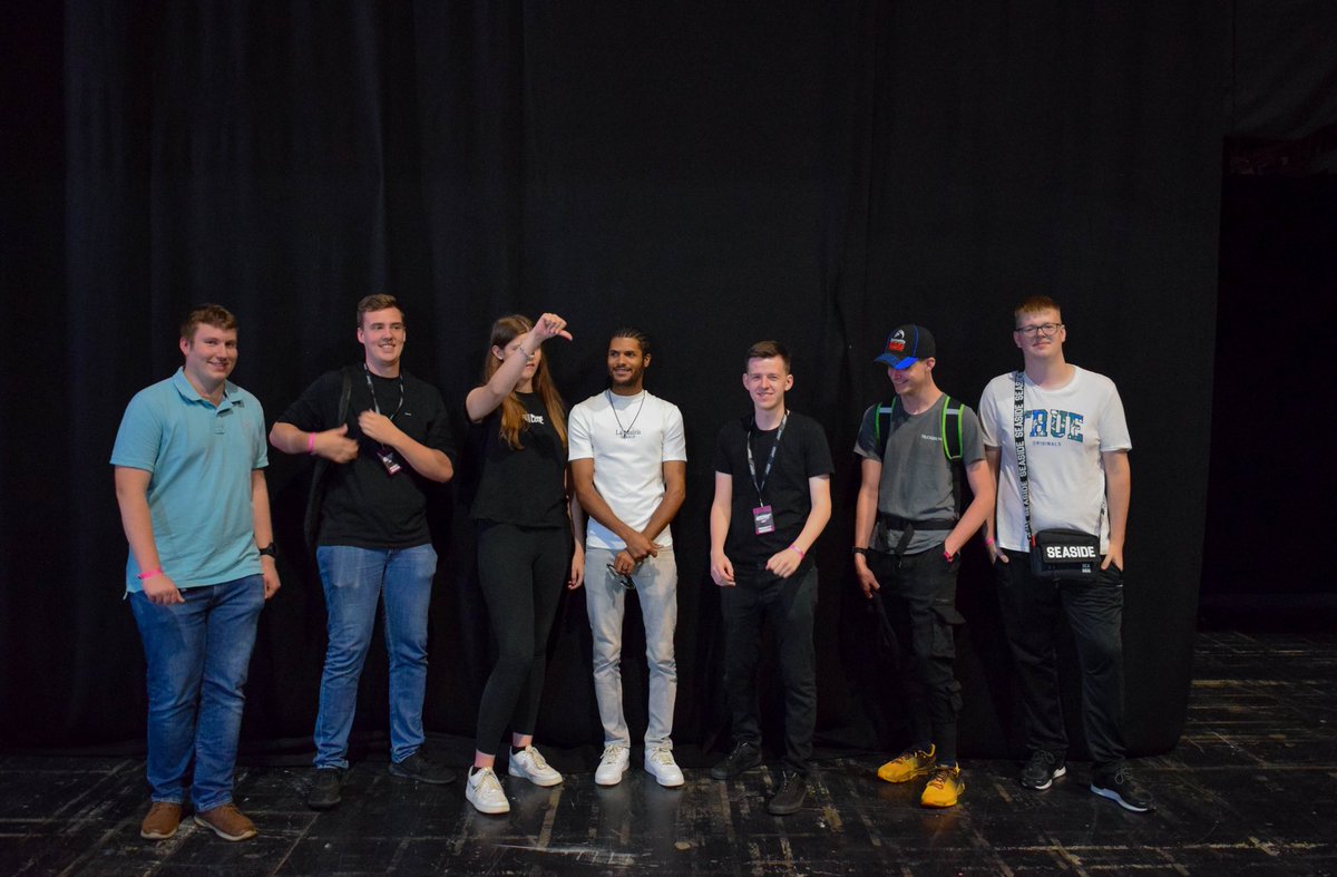 TruckersMP's tweet photo. 🙌 Community time 🌍

Last month, two big meetups happened at #Gamescom22 in Cologne 🇩🇪 and #i69 in Birmingham 🇬🇧.

Some of you have found awesome friends for life while playing #TruckersMP.

We have heard so many wholesome stories from you, and we hope they will never end! 🧡 https://t.co/8OL5WX8nmX